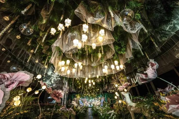这场婚宴是你期待许久的模样吗,森林主题婚礼方案