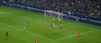 继续羞辱！韩国天才穿裆过人造点，范迪克是上个背景帝