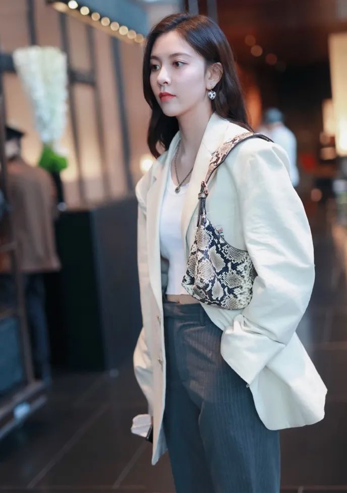 背了双肩包怎么搭配斜挎包,斜挎溜肩