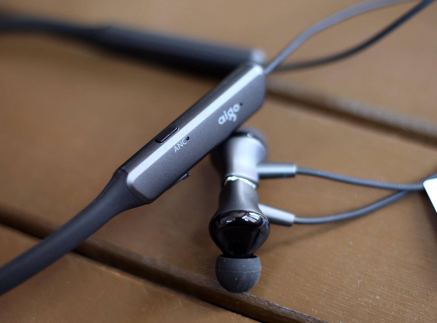 戴上耳机整个世界都安静了,戴上世界就安静的耳机