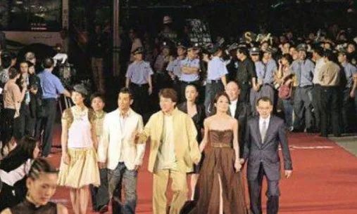 乐坛小天后完整视频,香港小天后邓紫棋成名曲