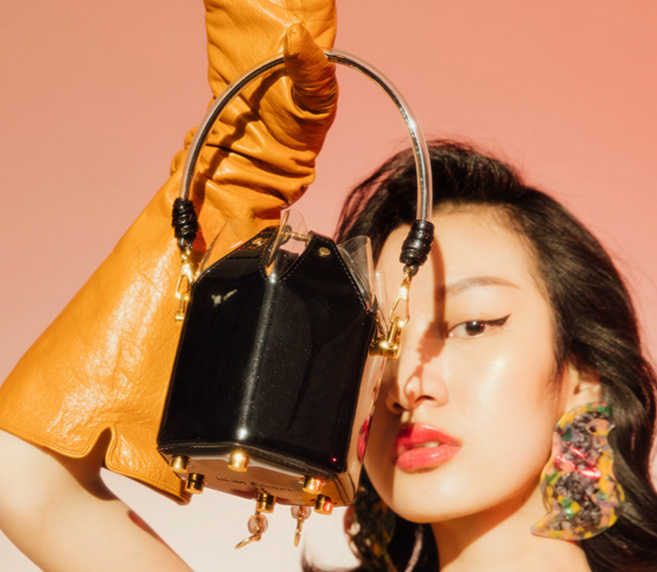 不要再背烂大街的双肩包了,别再背烂大街的轻奢包