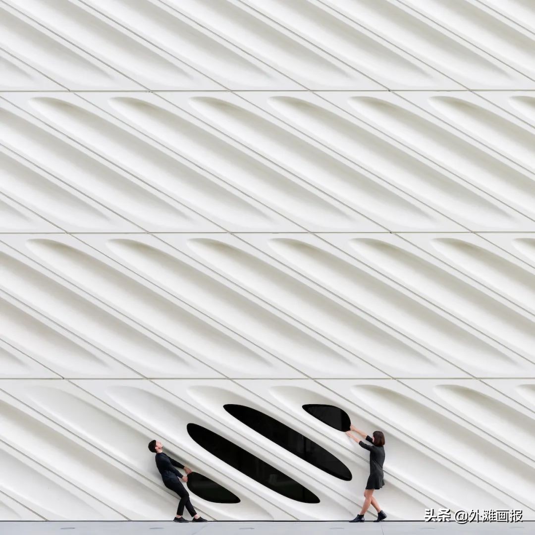 情侣旅行拍照片怎么拍出高级感,很火的一对情侣拍照很有技巧