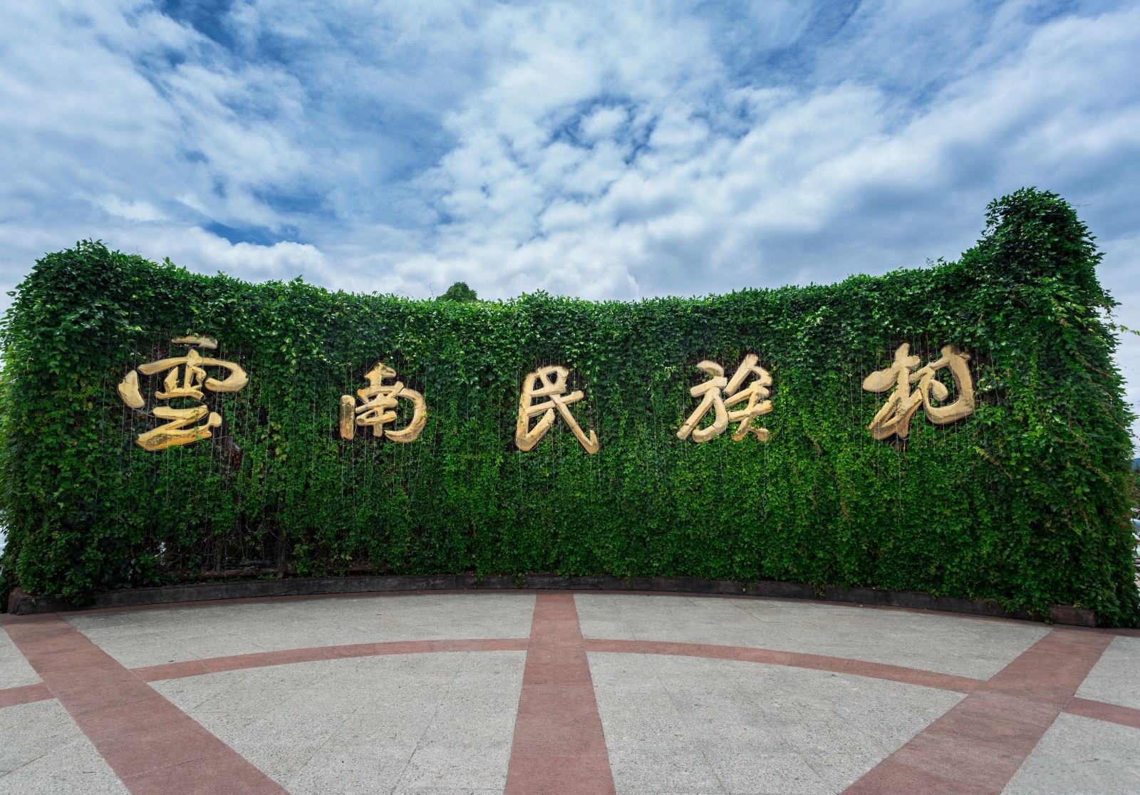 昆明有什么好玩的景点推荐一下,昆明有些什么好玩的景点推荐一下