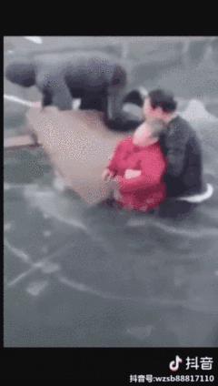 玩抖音的都是一些什么女人,现在玩抖音的女孩子