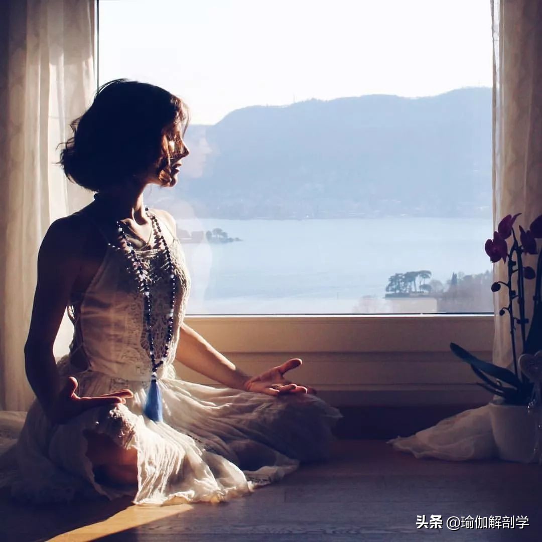 初学练瑜伽从第1步练起怎么练,初学者练瑜伽要怎么样练