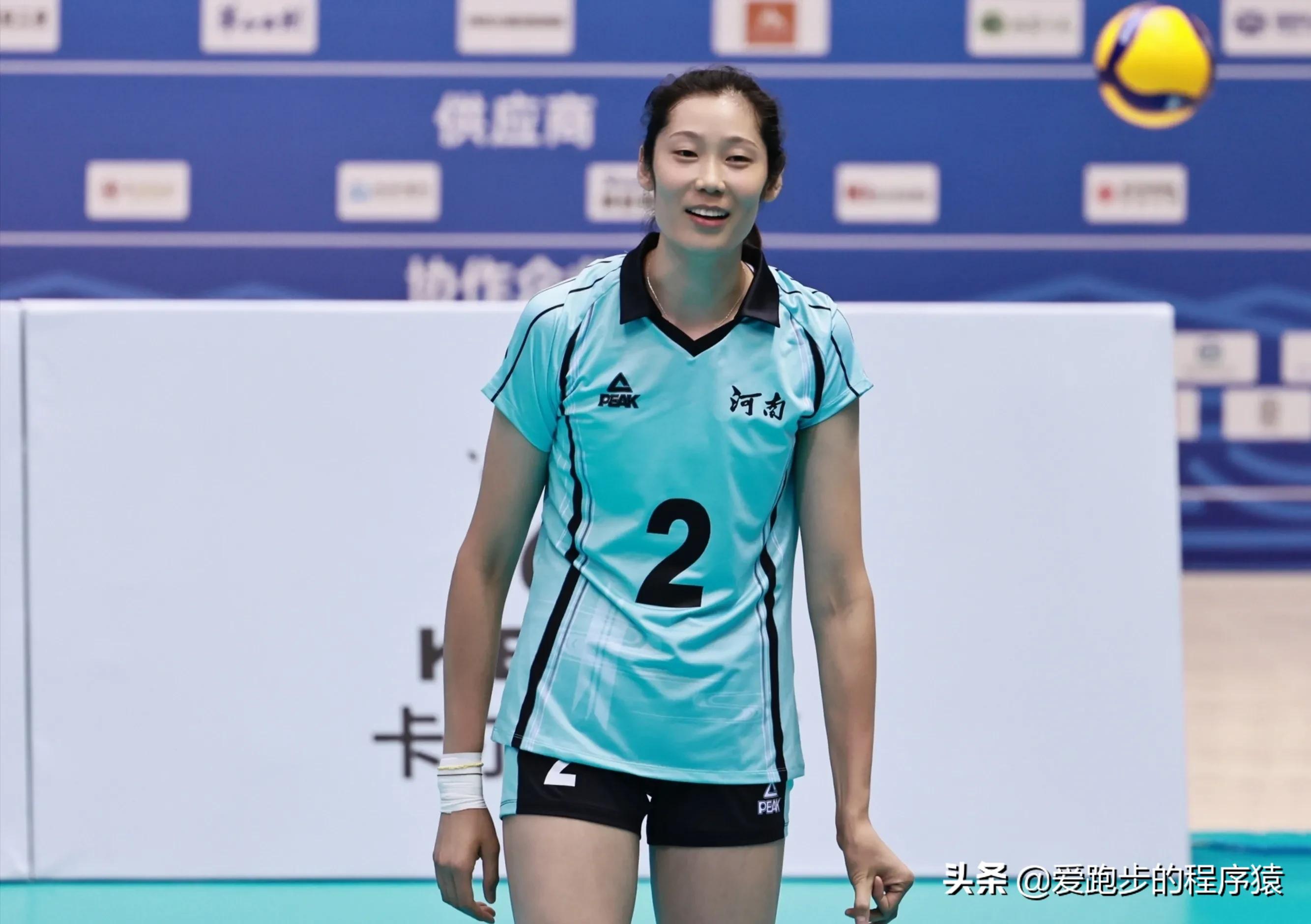 张常宁女排比赛服短裤,女排时装秀视频