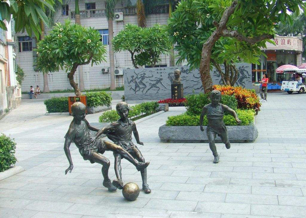 踢足球的好处有哪些,踢足球的好处和危害