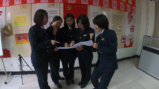 高铁副司机春运夜班的一天,高铁副司机服务春运