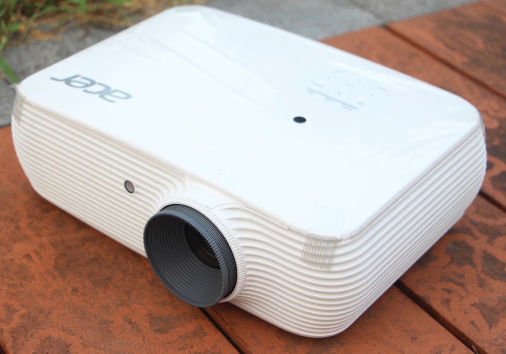 实用才是大面子,100吋无屏电视来啦-AcerH5382BD投影机测评