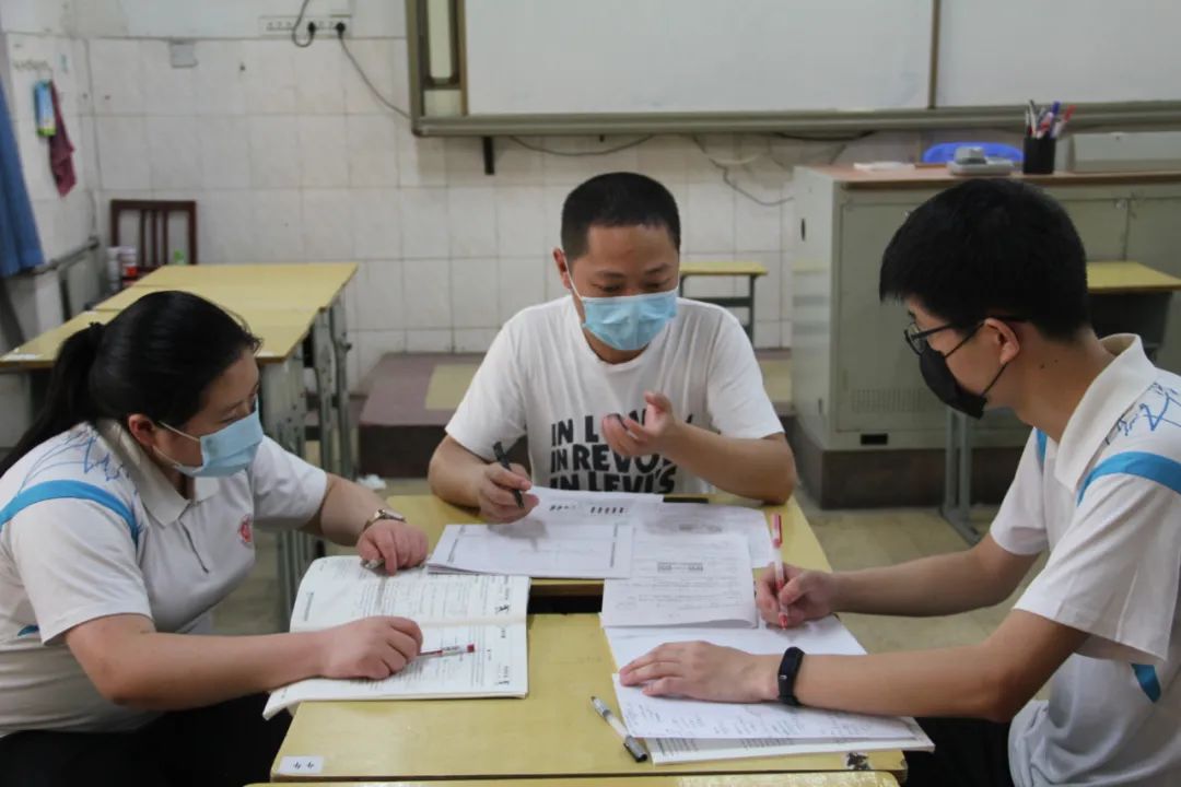 十堰市民感人视频,十堰市东风高中视频