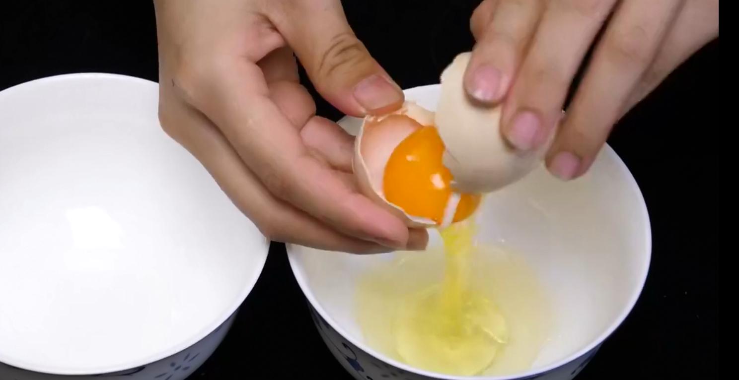 电动打蛋器打蛋不费力太好用了,打蛋器不用买用塑料瓶做