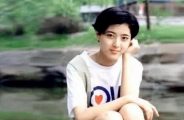 有皱纹依旧很美的女明星,皮肤松弛长皱纹的女明星