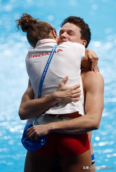 寰峰浗璺虫按闃熷憳瑙嗛,寰峰浗璺虫按鑰佸皢閾滅墝