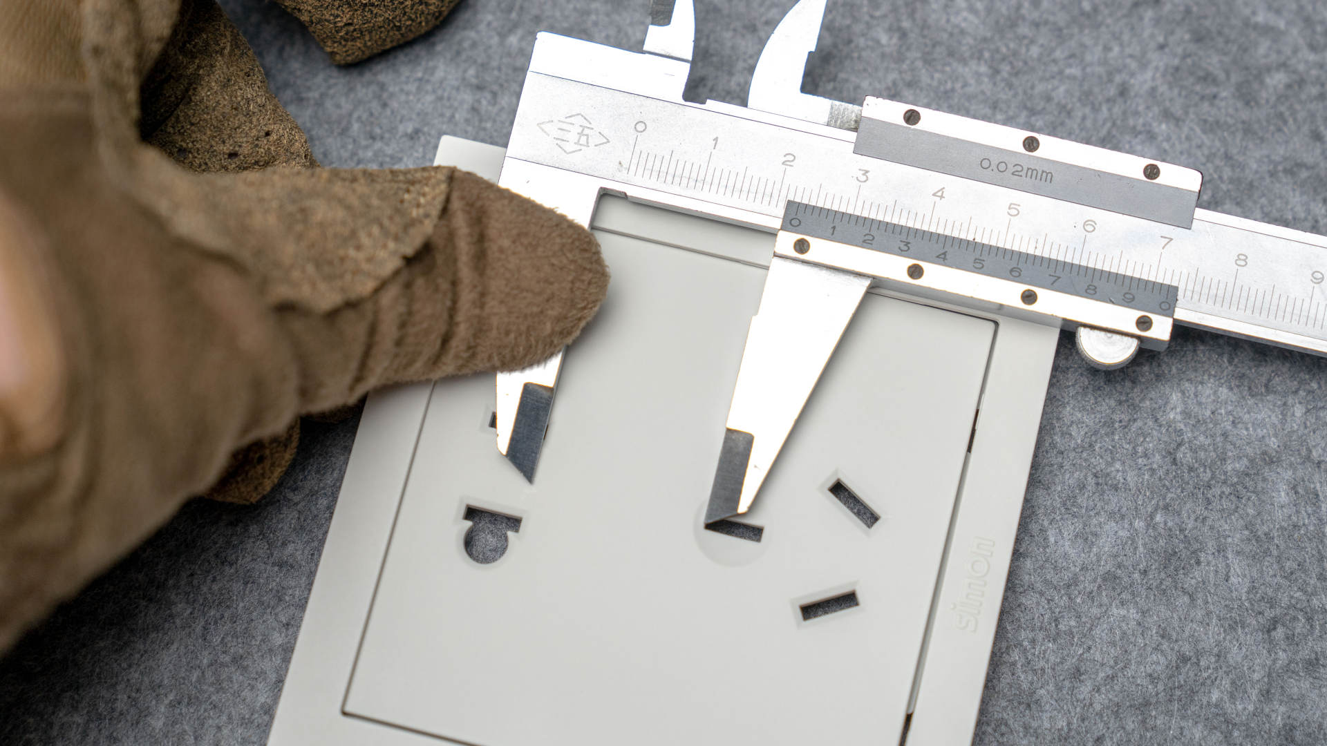 装修开关插座选择哪个品牌好,开关插座公认的哪个好