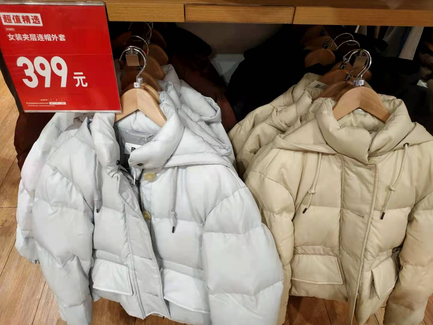 优衣库试衣间灰色布帘,优衣库试衣间墙面