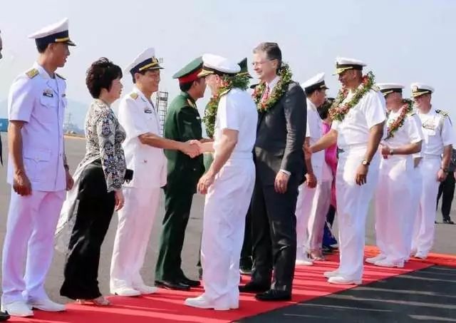 为消灭一名越南*击狙**手，美军动用整个炮兵团狂轰滥炸了一整晚