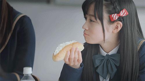 “可怕，中国女孩被JK制服绑架了”