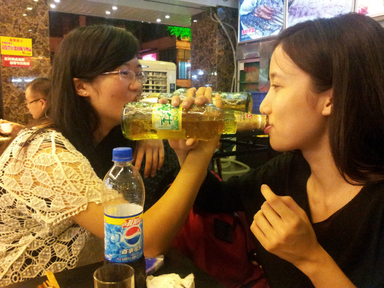 喝五瓶啤酒相当于多少白酒,喝一杯白酒算多吗