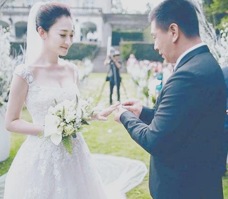 李小冉被孙东海用艾滋针头抵喉,发声大哭,祈求放过自己