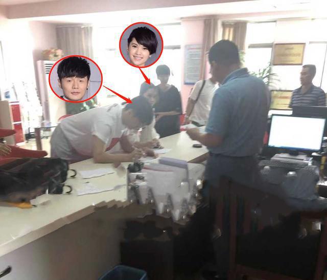 李荣浩杨丞琳恩爱瞬间,李荣浩杨丞琳领证是真的吗