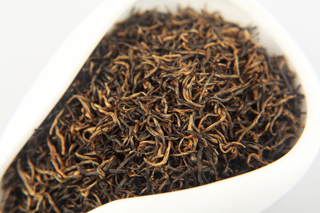 女人就如同一杯高贵淡雅的红茶,红茶就像一个韵味十足的女人文案