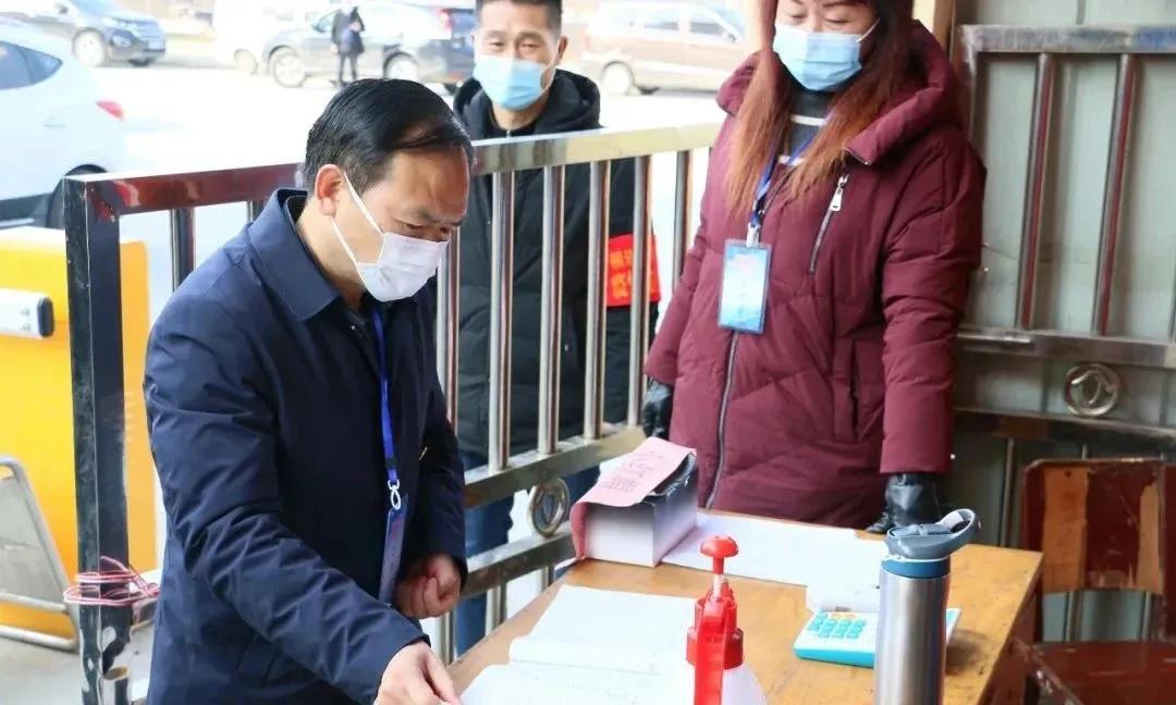 党员干部在疫情中展现的担当,党员先锋模范作用及履职尽责情况