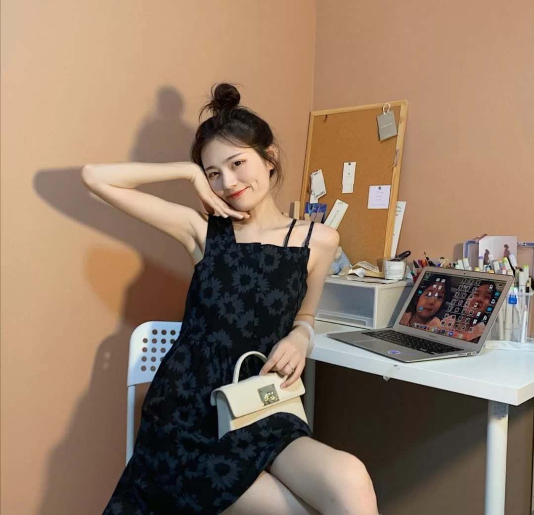 黑色裙子搭什么颜色的腰带,黑色裙子穿什么颜色裤袜好看