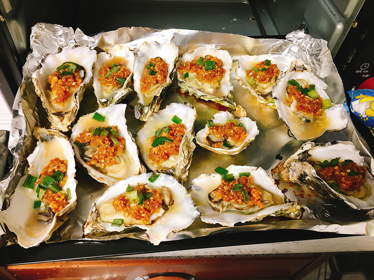 蒜蓉烤生蚝秘诀全在这一步,蒜蓉烤生蚝做法烤箱教程