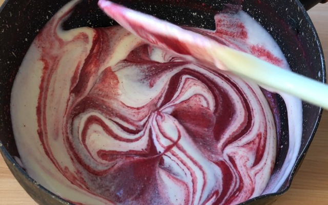 火龙果不要直接吃了简单易做,火龙果冰激淋怎么做