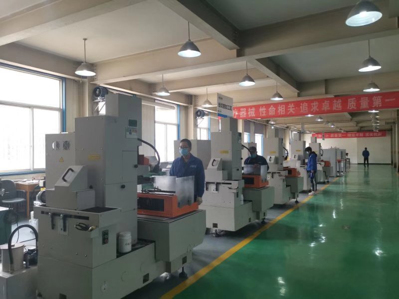 坚决打赢两场攻坚战,三场硬仗一起打