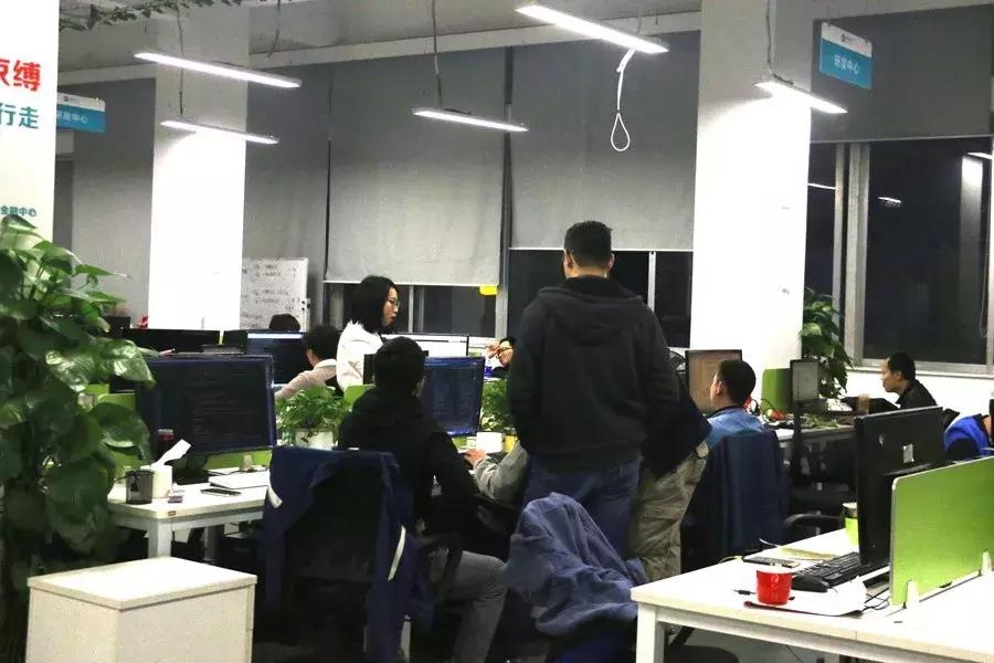 新存管上线冲刺ing，小袋带你瞧瞧夜里12点的攻城狮