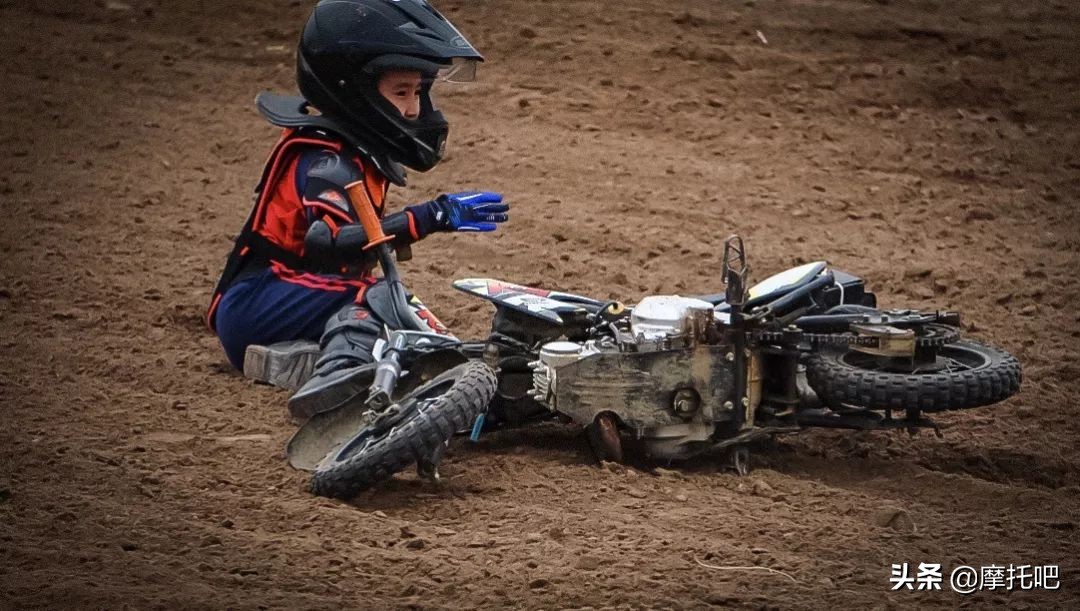 这摩托真好喝。。。不对....这酒真好骑！