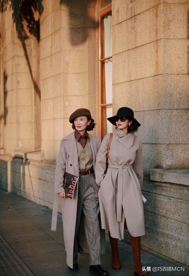 三木母女俩穿衣很时尚很有气质,三木母女最近时尚搭配颗粒绒大衣