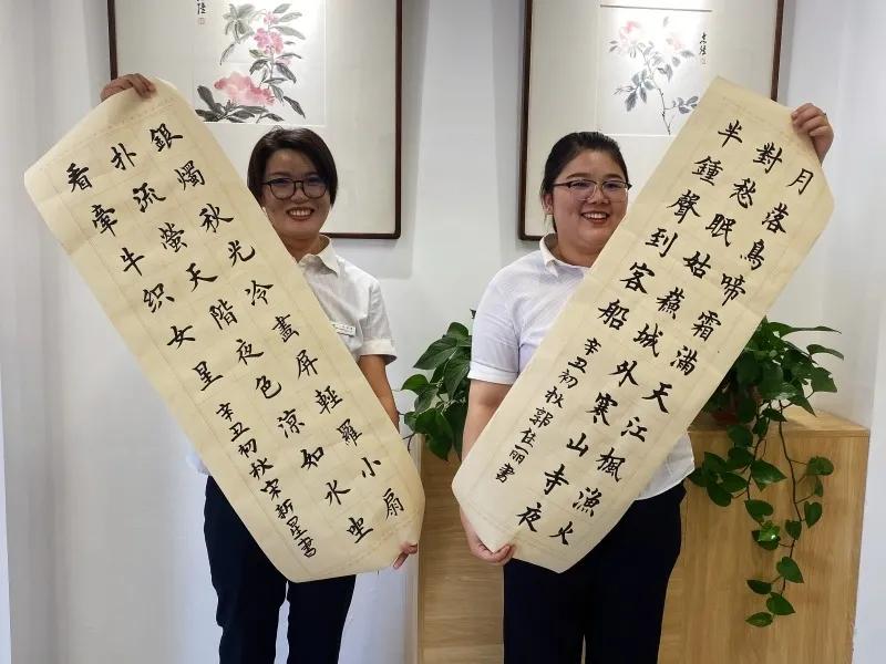 “挥毫透纸背墨香染清秋”——交城农商银行工会开展书法交流学习活动