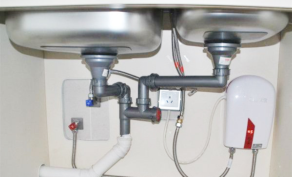 即热小厨宝与即热式水龙头哪个好,即热式水龙头和小厨宝哪个更好