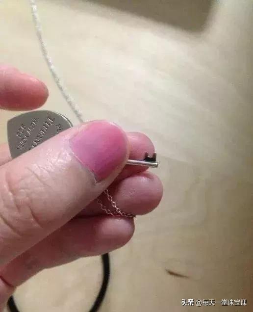 大牌拿我们当傻子吗！掉钻、变黑、都还是划痕，别再交智商税啦