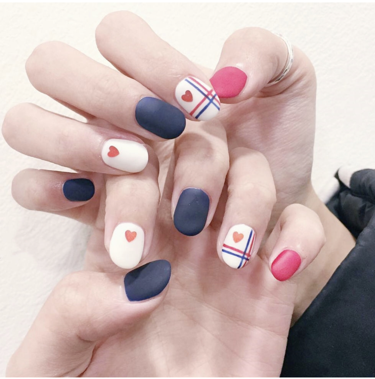 仙气女神范的红色亮片美甲，给你的“红指甲”加点仙气吧！