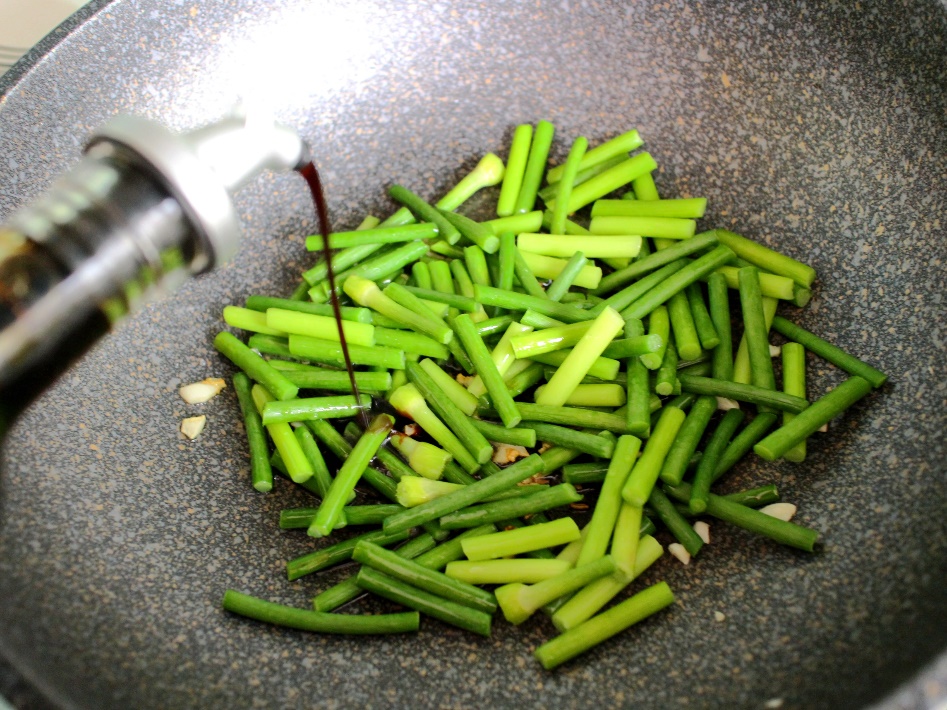 八爪鱼怎么炒好吃又简单的方法,新鲜八爪鱼怎么炒才没水分