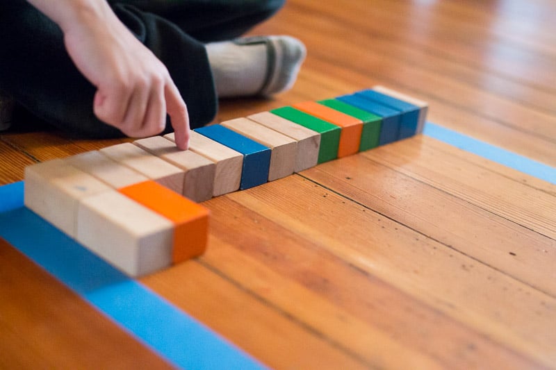 怎么启发孩子玩积木的勇气和兴趣,拼积木可以锻炼孩子的左右脑