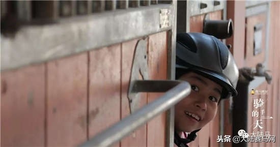 骑马、古琴、画画、足球……让这个9岁小姑娘告诉你啥叫天赋!