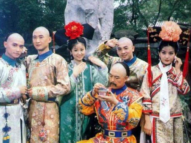 还珠格格二十年后重聚瞬间泪奔,还珠格格20年后重聚的相片