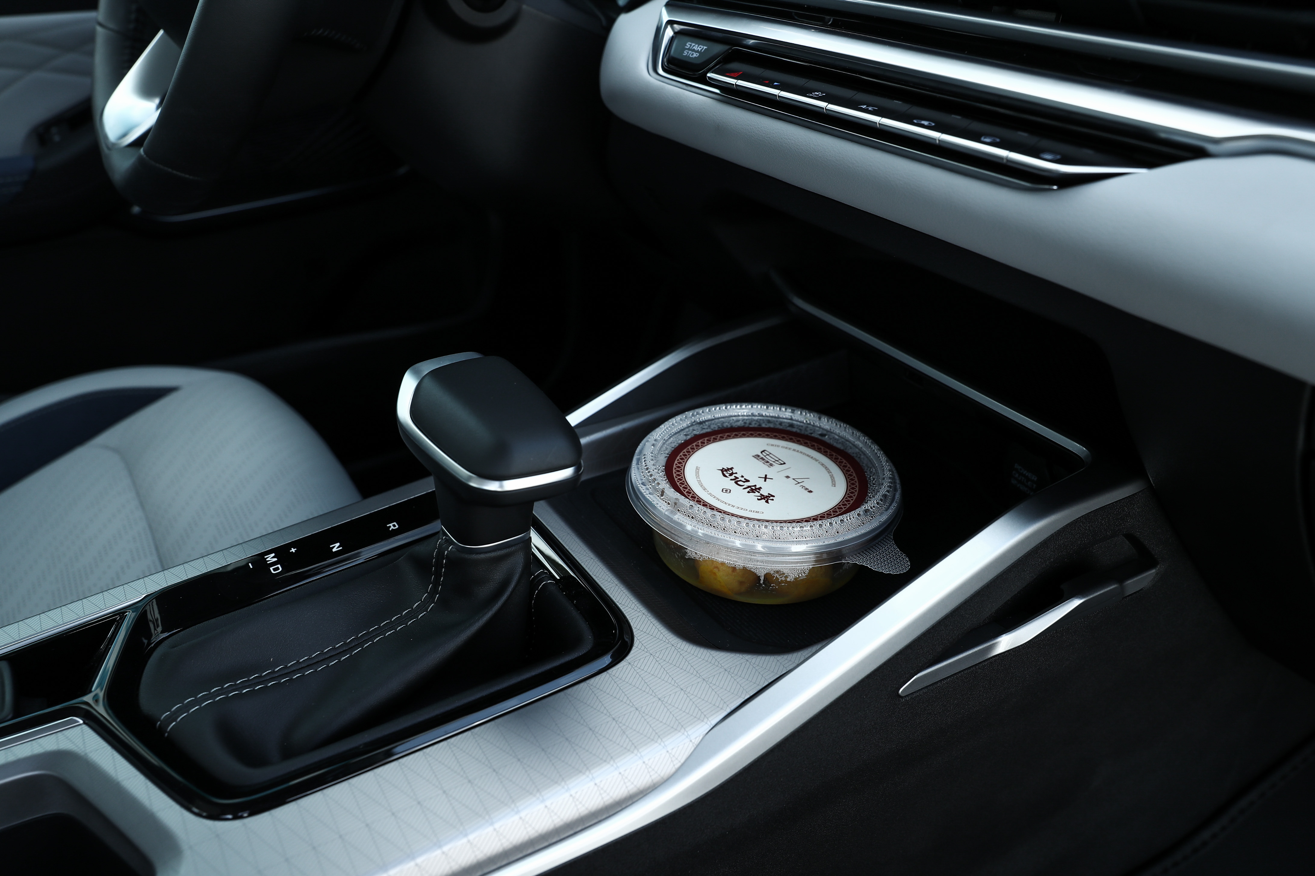 吉利帝豪四代试驾第一视角,第四代吉利帝豪体验