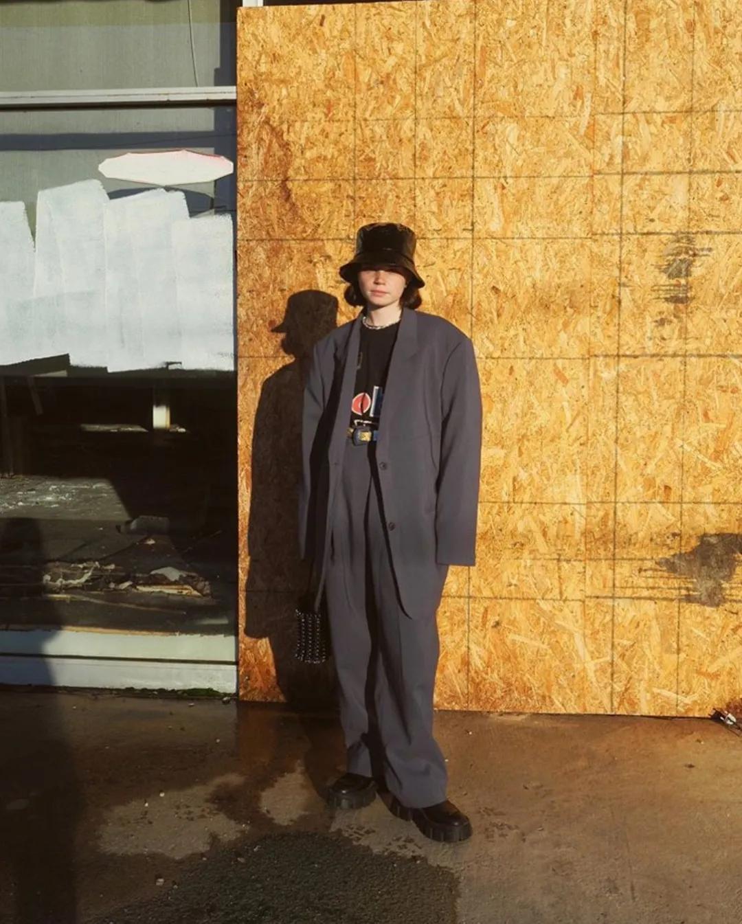 一套西装又正式又休闲,30-35岁女性春季穿搭西装