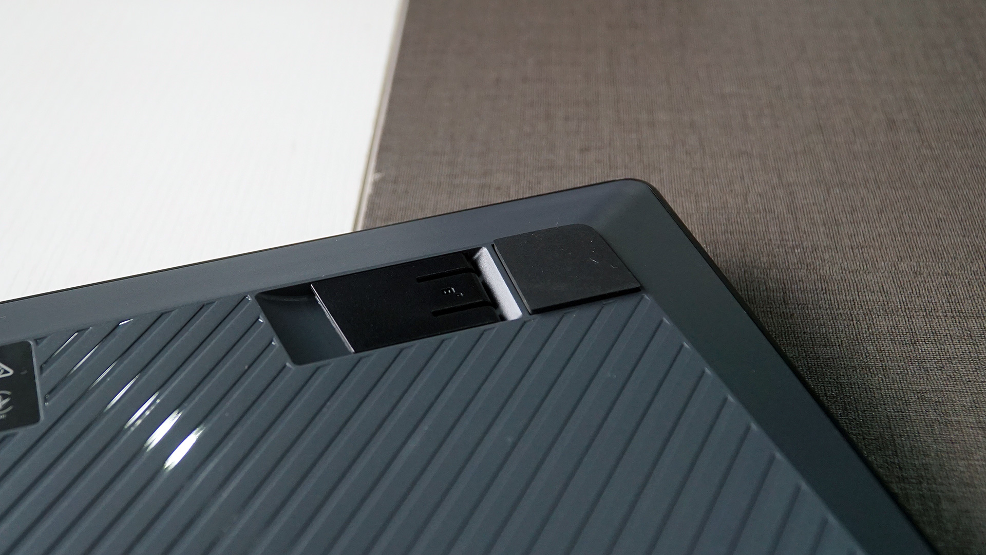 罗技g213键盘好用吗,罗技g213键盘玩游戏灯光不亮