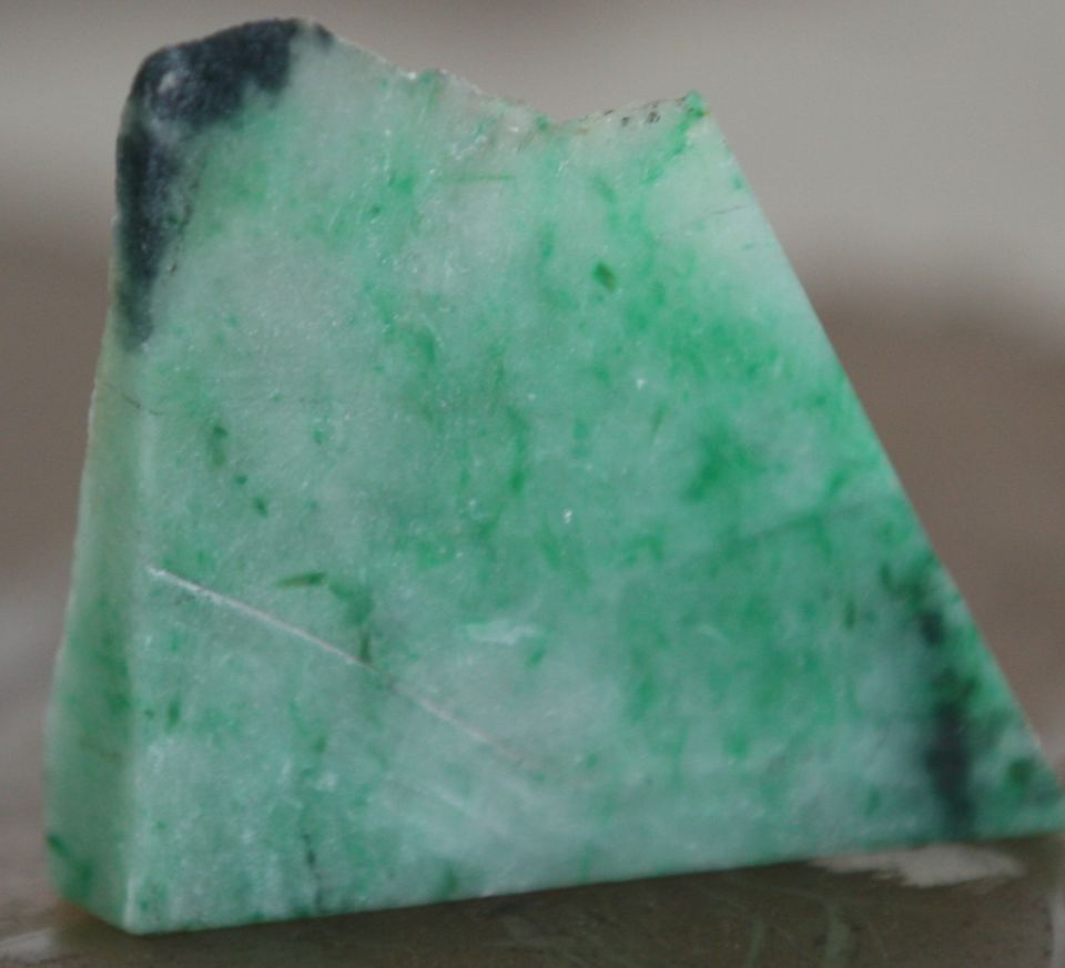 翡翠是什么材质,翡翠是什么物质构成的