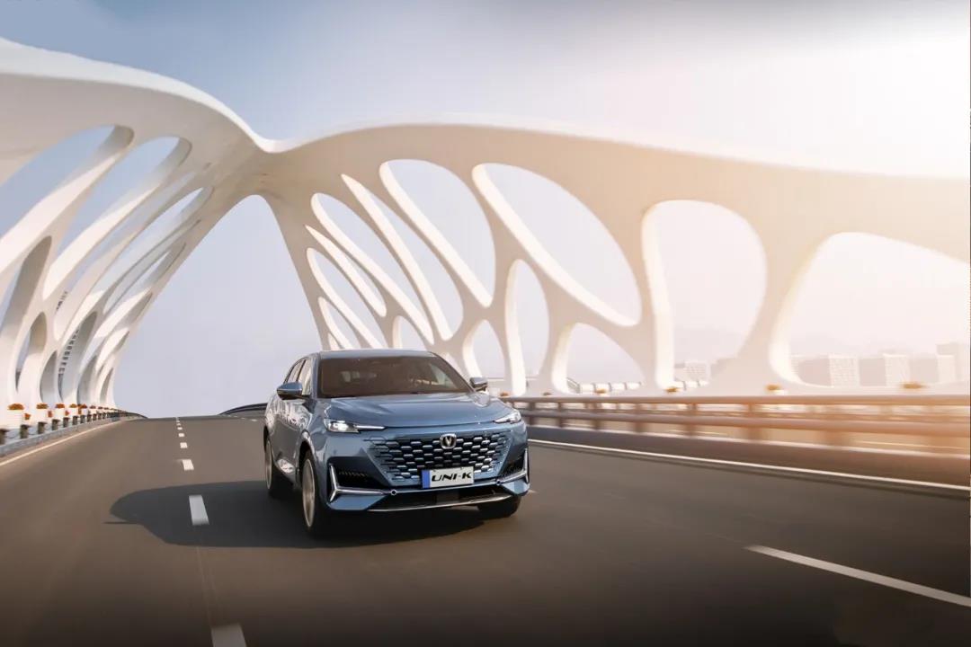 uni-k对比合资车,长安uni-k对比摩卡