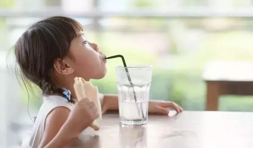 孩子吃冰棍伤脾胃吗,吃冰棍太多伤脾胃怎么办
