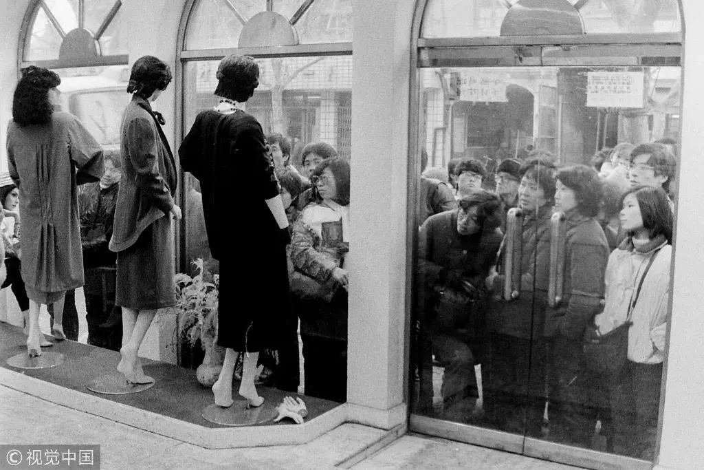 70张照片合集视频,70年衣食住行对比图