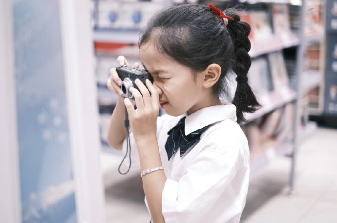 富士相机怎么拍摄色彩浓郁的照片,富士相机有哪些胶片预设